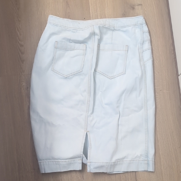 Pilcro and the Letterpress Cream Front-Zip Pencil Skirt - Picture 4 of 6